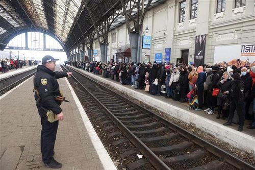 Trung Quốc thông báo bắt đầu sơ tán công dân khỏi Ukraine