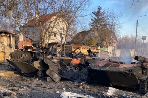 Quân Nga bị chặn ở cửa ngõ Kiev, Moscow chuẩn bị rút công dân ở các nước châu Âu