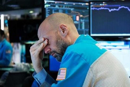 Nasdaq phục hồi muộn; Giá dầu tiếp tục vượt mốc 100 USD