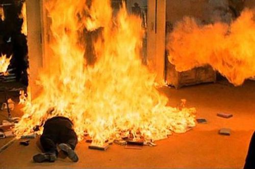 Nam thanh niên tẩm xăng tự thiêu giữa nghĩa địa mà chưa rõ nguyên do