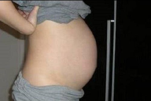 Nghi ngờ vợ 'léng phéng' lúc mình đi công tác dài hạn nên mới có bầu, chồng 'sững người' khi biết sự thật