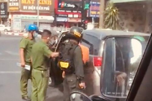 Nhóm thanh niên nổ súng hỗn chiến khiến 2 người bị thương
