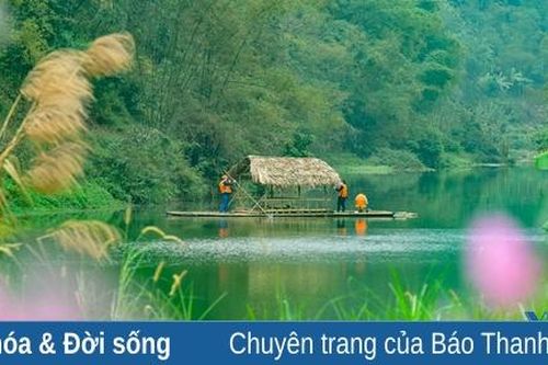 Đến Pù Luông trải nghiệm chèo bè tre trên suối Nủa