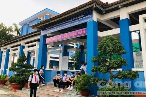Bình Dương: Nữ sinh lớp 9 bị một phụ huynh hành hung trong trường học
