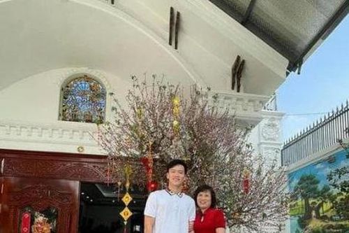 Về thăm ngôi nhà khang trang của cầu thủ có chiếc chân trái khéo nhất Việt Nam