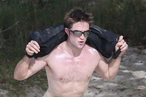 Cách Robert Pattinson xây dựng cơ bắp để đóng Người Dơi