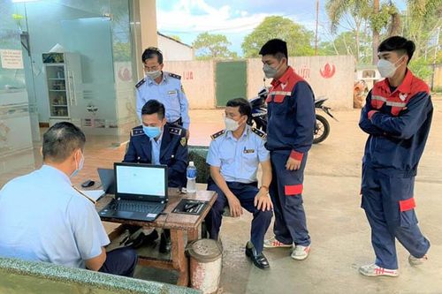 Xử phạt chủ cây xăng bán hàng 'nhỏ giọt' chờ tăng giá