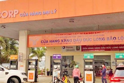 Bán xăng 'nhỏ giọt' trước giờ tăng giá, một cây xăng bị phạt 15 triệu đồng
