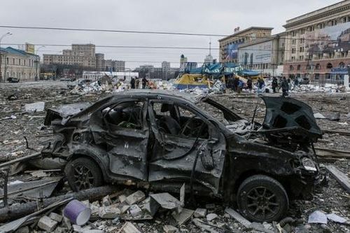 Xung đột Nga-Ukraine: Lính dù đổ bộ, Nga tuyên bố chiếm được thành phố lớn thứ 2 của Ukraine, Kiev thông báo thương vong