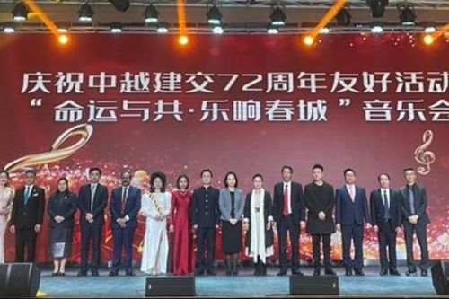 Kỷ niệm 72 năm thiết lập quan hệ ngoại giao Việt Nam-Trung Quốc tại thành phố Côn Minh, Trung Quốc