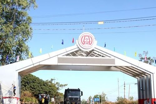 Vụ cổng chào Kon Tum: 'Lơ' để vi phạm tồn tại?