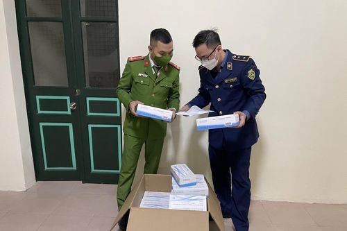 Quản lý thị trường thu 900 bộ kit test COVID-19 không hóa đơn hợp lệ