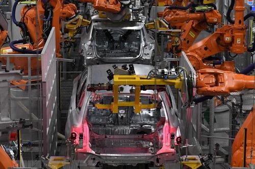 BMW, Volkswagen bị ảnh hưởng do thiếu nguồn cung linh kiện từ Ukraine
