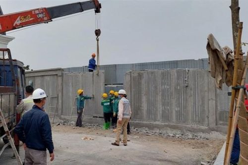 Hà Nội: Hoài Đức yêu cầu dỡ bức tường chặn lối đi của dân trước 5/3
