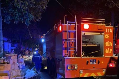 Bình Dương: Cháy xưởng sơn mài nằm trong khu dân cư đông đúc