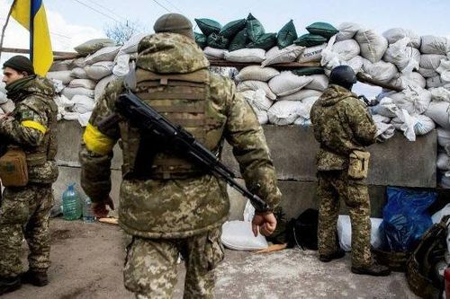 Ukraine thu hàng trăm triệu USD từ trái phiếu chiến tranh, nhận tiền quyên góp