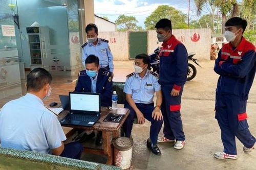 Phạt 15 triệu đồng cây xăng bán hàng cầm chừng