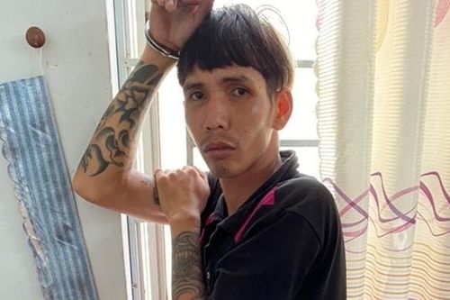 Hai nữ sinh đạp ngã xe 2 tên cướp