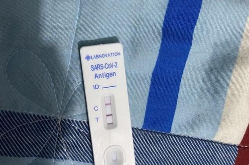 Liên tục test nhanh khi đã 2 vạch, F0 đang lãng phí tiền của, tạo 'cơ hội' cho nhà đầu cơ trục lợi?