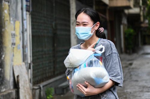 Chủ trọ mua thực phẩm tặng F0, giảm tiền thuê nhà