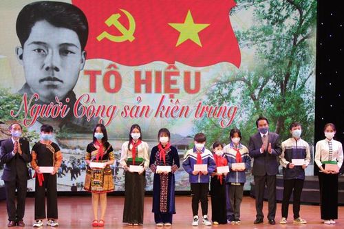 Tọa đàm 'Tô Hiệu - Người Cộng sản kiên trung'