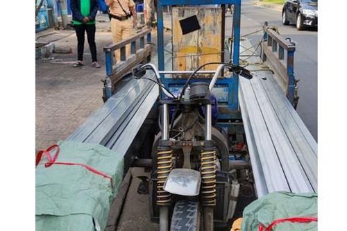 CSGT TPHCM xử lý nhiều xe cũ nát, xe tự chế trên địa bàn
