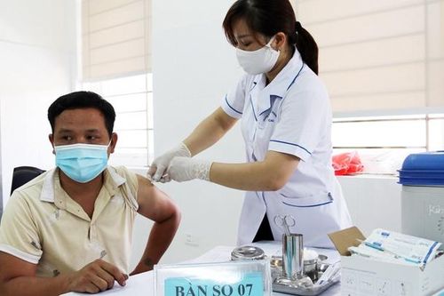 Lào Cai: Gần 24.000 người chưa được tiêm dù thừa hơn 36.000 liều vắc xin Covid-19
