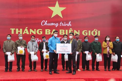 Nhiều hoạt động ý nghĩa trong Chương trình 'Tháng Ba biên giới' tại Lào Cai