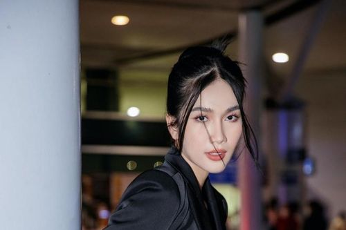Á hậu Phương Anh dự Paris Fashion Week, 'hội ngộ' cùng Jisoo (BlackPink), Rihanna