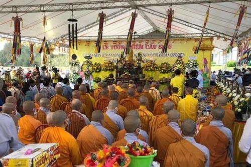 Cầu siêu tưởng niệm 17 nạn nhân vụ lật ca nô trên biển Cửa Đại