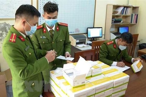 Quảng Ninh: Bắt giữ xe ôtô chở 1.500 bộ xét nghiệm nhanh COVID-19