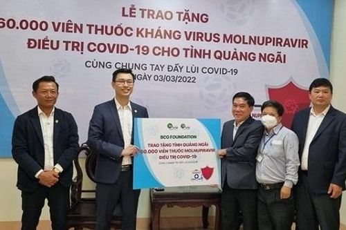 Trao tặng 60.000 viên thuốc kháng Virus Molnupiravir cho tỉnh Quảng Ngãi