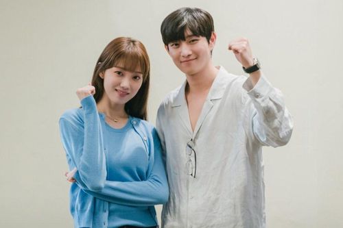 Lee Sung Kyung lộ vẻ thân thiết với quý tử 'Penthouse' Kim Young Dae sau tin đồn hẹn hò với Nam Joo Hyuk