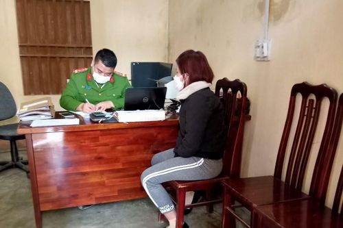 Nhân chứng kể lại phút giáp mặt 'kẻ bí ẩn' kéo theo bé gái gào khóc ở Tuyên Quang