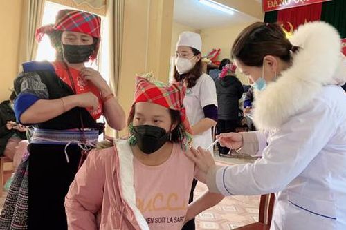 Yên Bái: Hơn 2.000 ca mắc mới mỗi ngày, quyết hạ cấp độ dịch trong 10 ngày tới