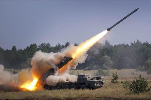 Ukraine đưa tổ hợp pháo phản lực phóng loạt dẫn đường tối tân tham chiến
