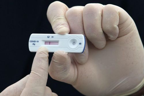 Tiếp xúc F0 sau bao lâu cần test nhanh Covid-19?