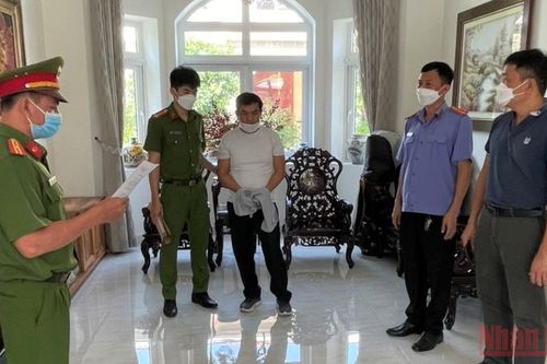 Bắt nguyên Tổng giám đốc Công ty cổ phần kinh doanh nhà Phước Thái