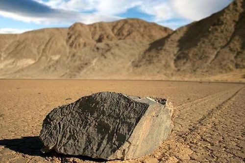 Bí ẩn những hòn đá biết đi ở Thung lũng chết: Lời giải đây rồi!