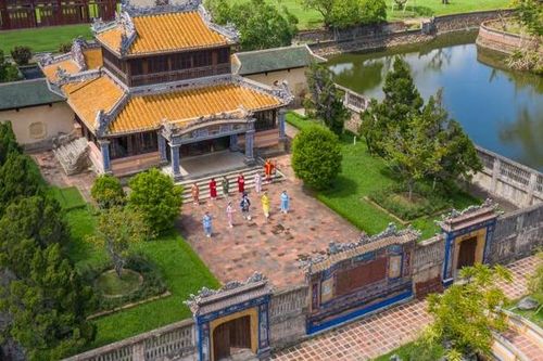 Huế: Miễn vé tham quan di tích cho du khách nữ mặc áo dài truyền thống dịp 8/3