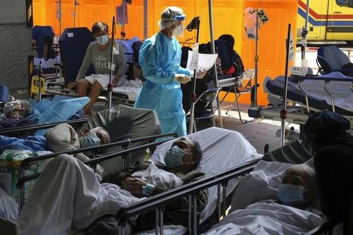 Hong Kong 'điêu đứng' vì Covid-19, Nhật nới hạn chế nhập cảnh