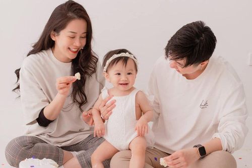 An Nguy hạnh phúc mừng sinh nhật đầy ngọt ngào bên thiên thần nhỏ dịp tròn một tuổi