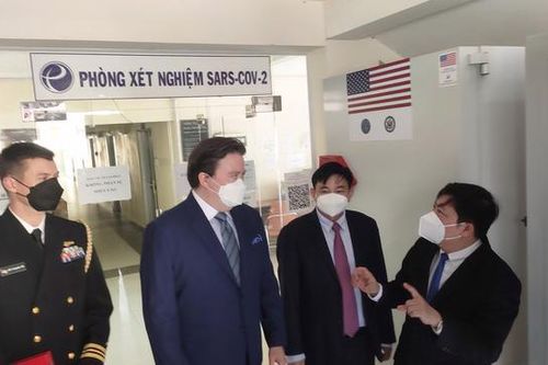 Việt Nam tiếp nhận 34 tủ đông âm sâu bảo quản vaccine từ Mỹ