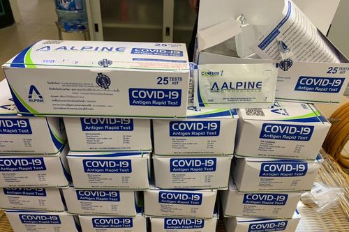 Hà Nội: Thu giữ số lượng lớn kít test nhanh, thuốc điều trị COVID-19 nhập lậu