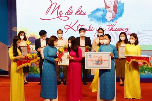 Kết nối yêu thương trẻ mồ côi thông qua chương trình 'Mẹ đỡ đầu'