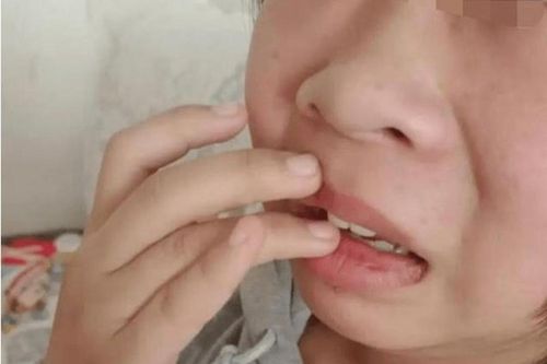 Thầy hiệu phó đánh nữ sinh đến bất tỉnh gây phẫn nộ