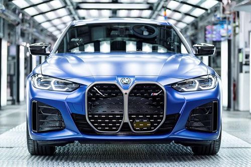 BMW tạm ngừng sản xuất ôtô vì khủng hoảng ở Ukraine