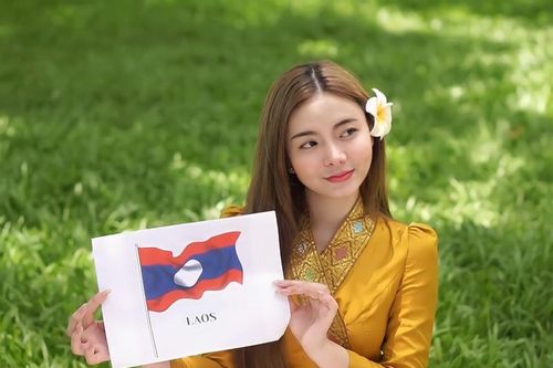 Du học sinh Lào tại Việt Nam chiếm spotlight nhờ sắc vóc trời ban