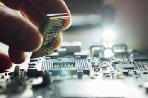Ngành sản xuất chip lao đao: Chưa vượt qua dịch đã 'dính' xung đột Nga-Ukraine