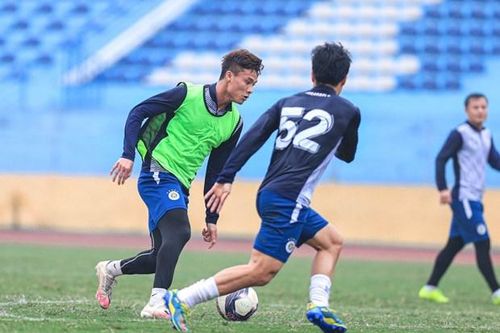 CLB Hà Nội nghỉ trận thứ 3, thầy trò huấn luyện viên Kiatisuk đến Vinh